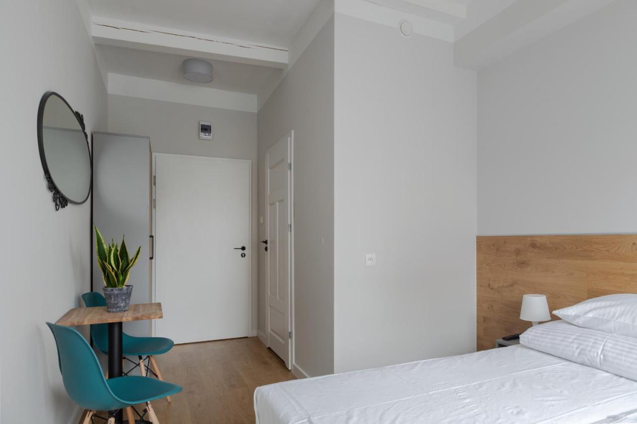 MoHo XL Hostel Breslavia Esterno foto