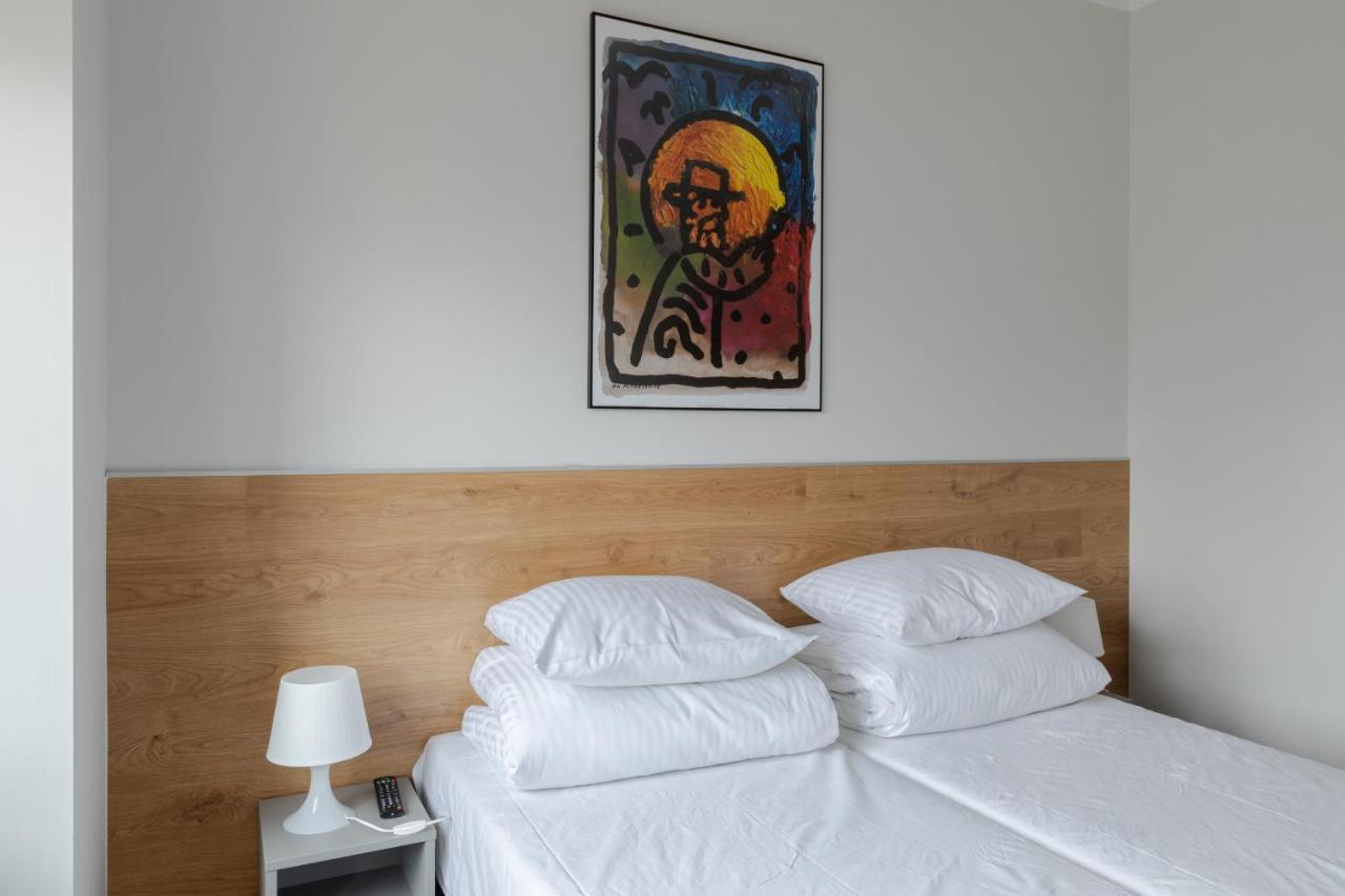MoHo XL Hostel Breslavia Esterno foto