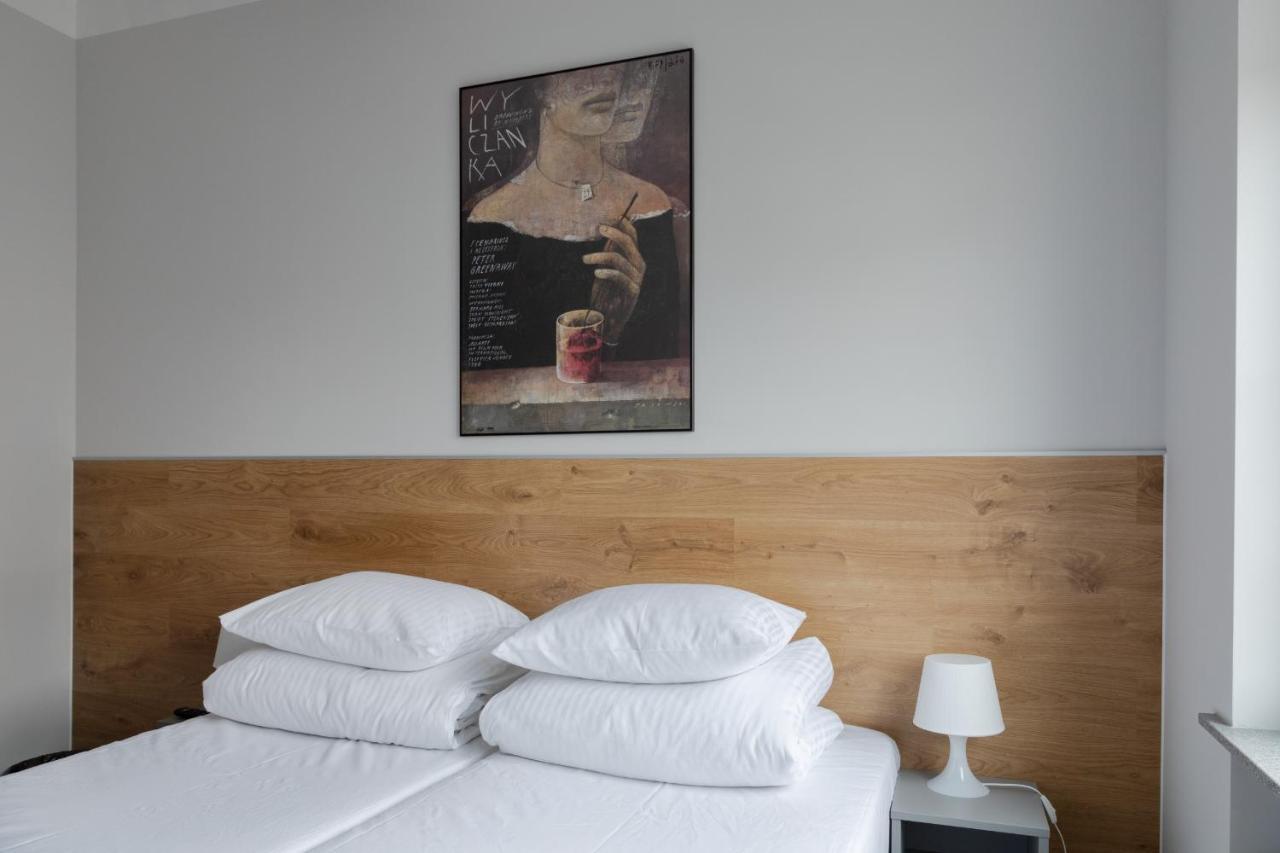 MoHo XL Hostel Breslavia Esterno foto