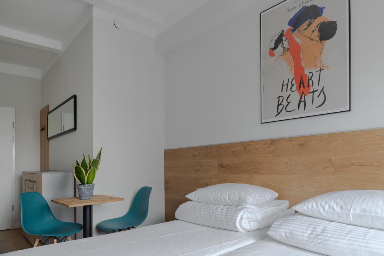 MoHo XL Hostel Breslavia Esterno foto