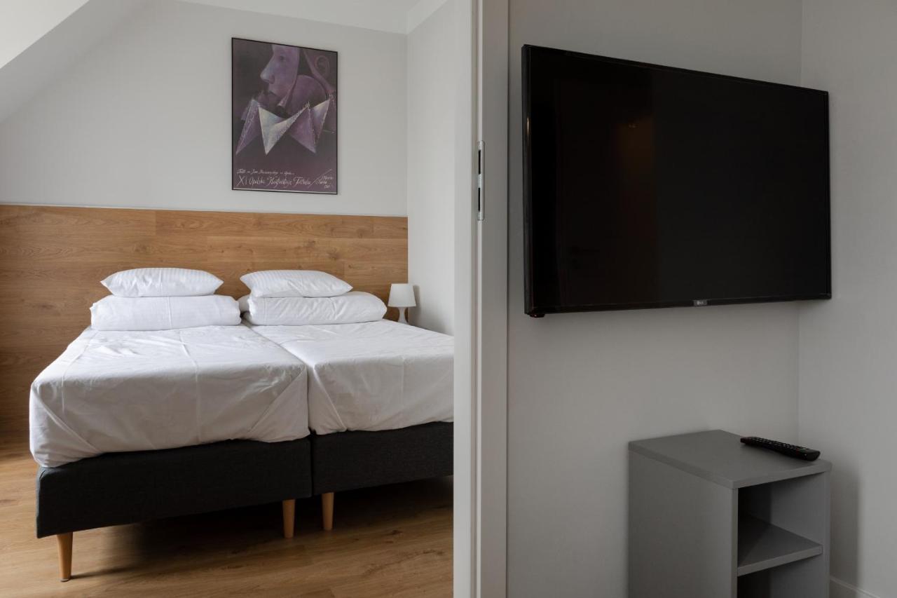 MoHo XL Hostel Breslavia Esterno foto